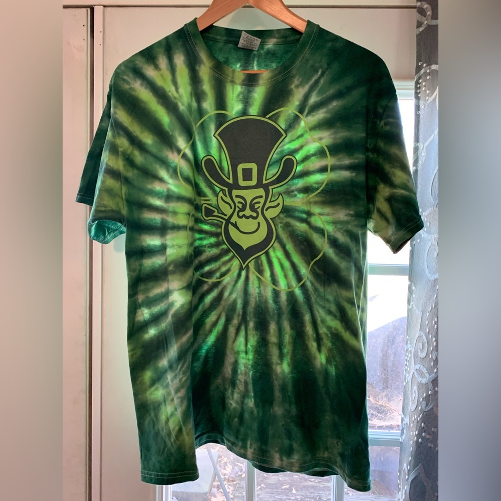 Lucky Tee Shirt- Mens size Large, green tie dye, Leprechaun short sleeved tee.